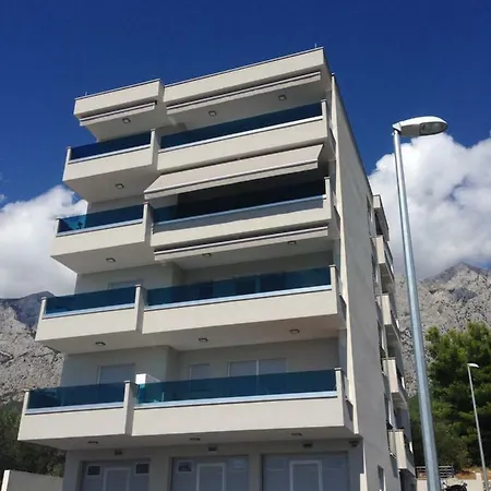 Near The Beach,free Parking&wifi Daire Makarska
