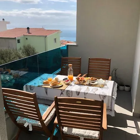 Near The Beach,free Parking&wifi Apartament Makarska