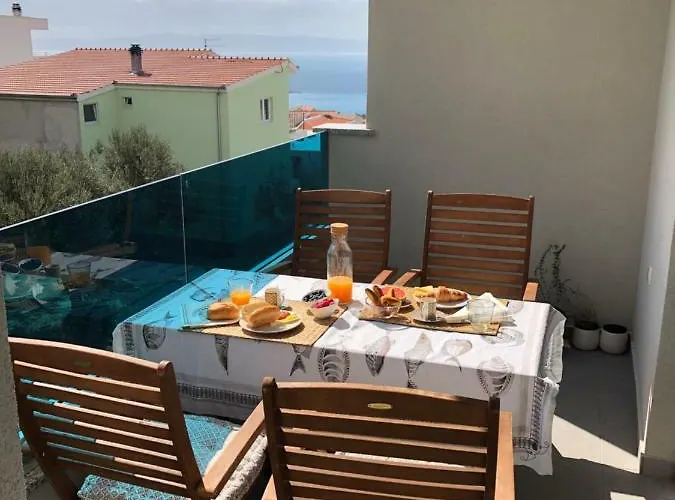 Near The Beach,free Parking&wifi Apartman Makarska