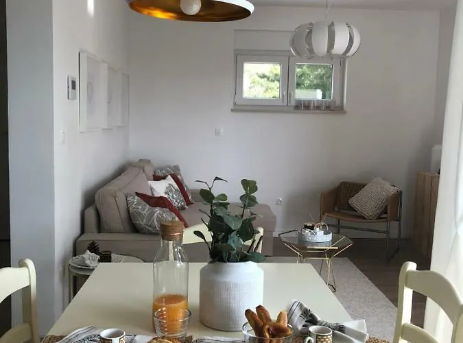 Apartment Near The Beach,free Parking&wifi Makarska