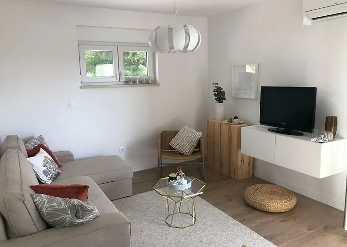 Apartment Near The Beach,free Parking&wifi Makarska