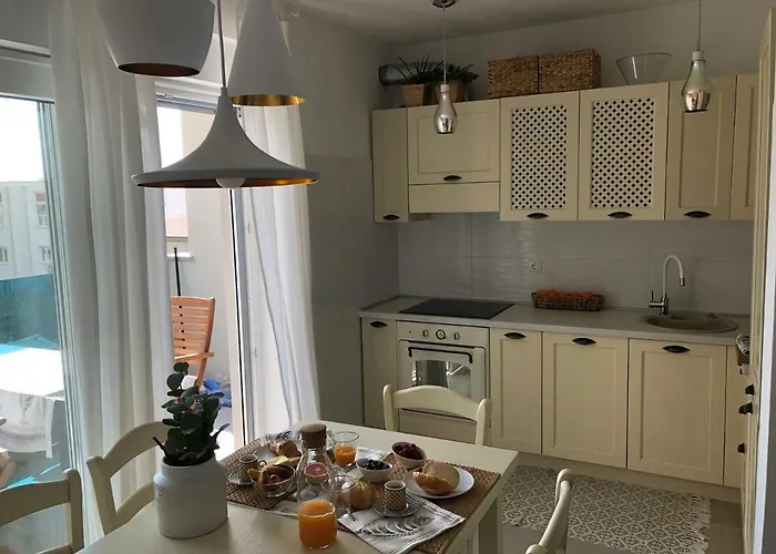 Apartment Near The Beach,free Parking&wifi Makarska